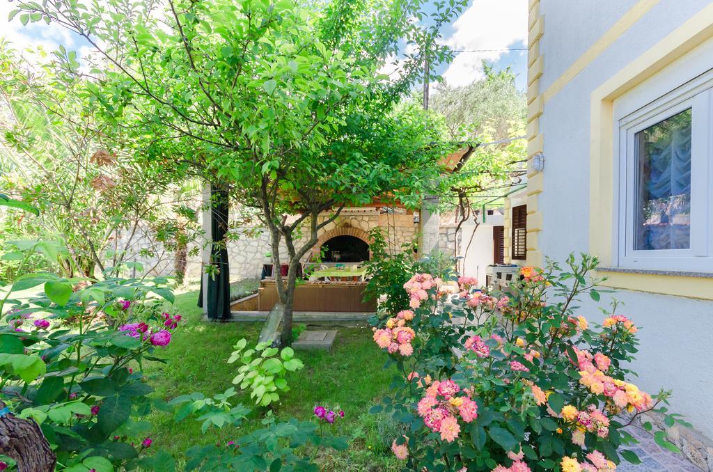 Apartments Zorka Kampor Exterior photo