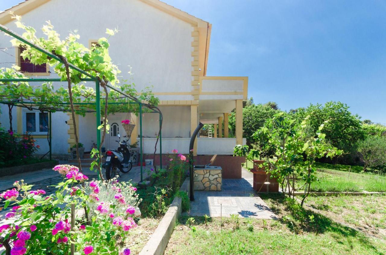 Apartments Zorka Kampor Exterior photo
